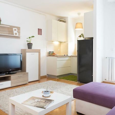 Cute And Sunny Studio In Zagreb With Balcony & Free Parking Buitenkant foto