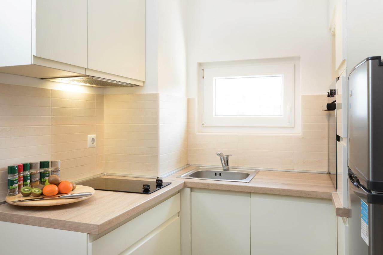 Cute And Sunny Studio In Zagreb With Balcony & Free Parking Buitenkant foto