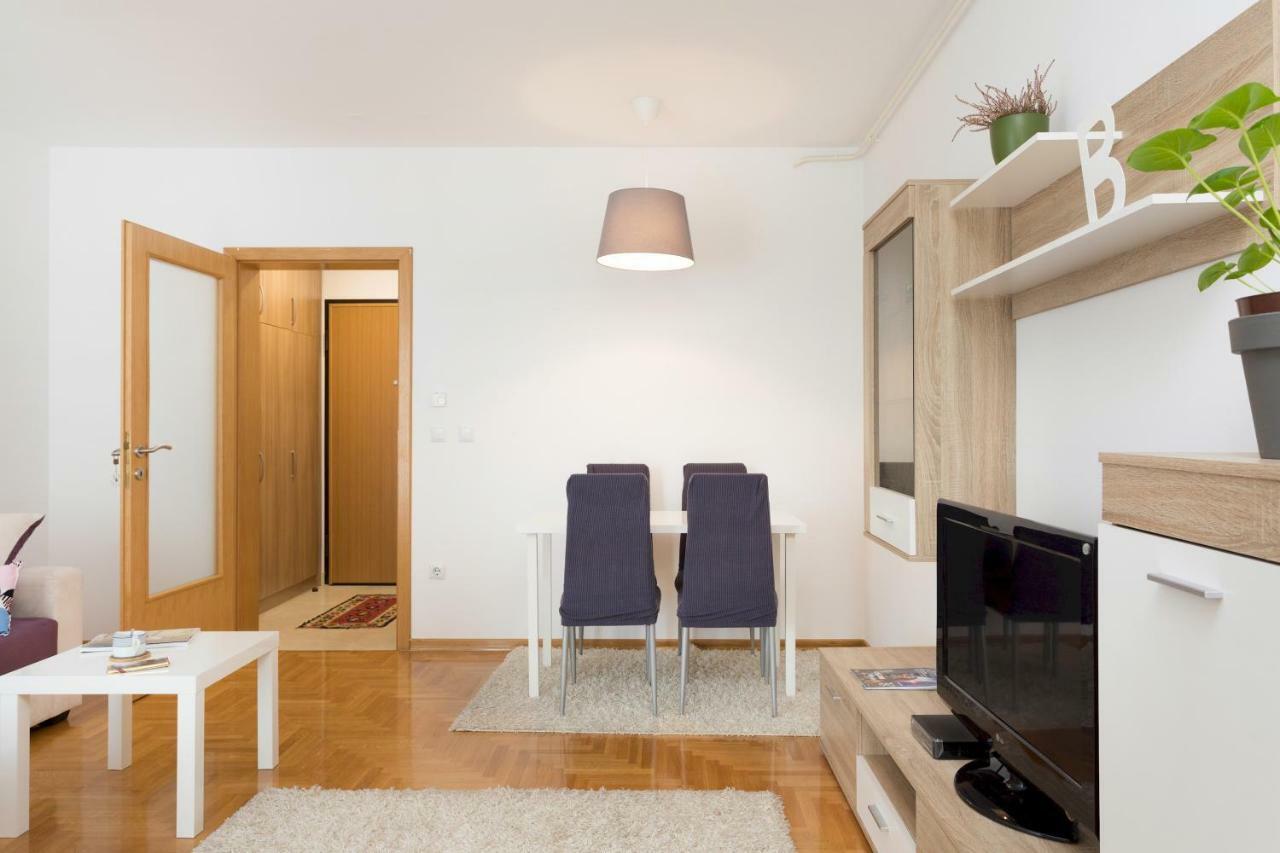 Cute And Sunny Studio In Zagreb With Balcony & Free Parking Buitenkant foto