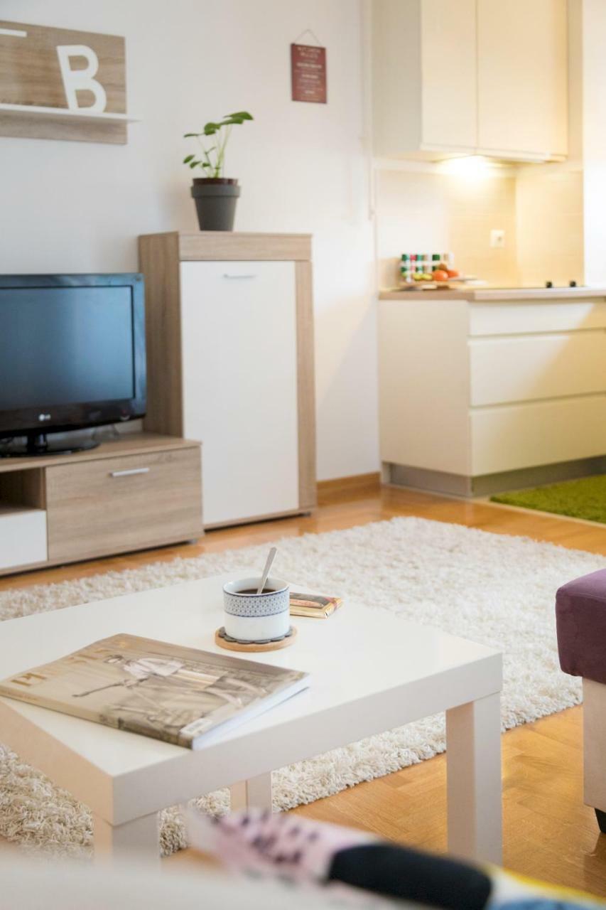 Cute And Sunny Studio In Zagreb With Balcony & Free Parking Buitenkant foto