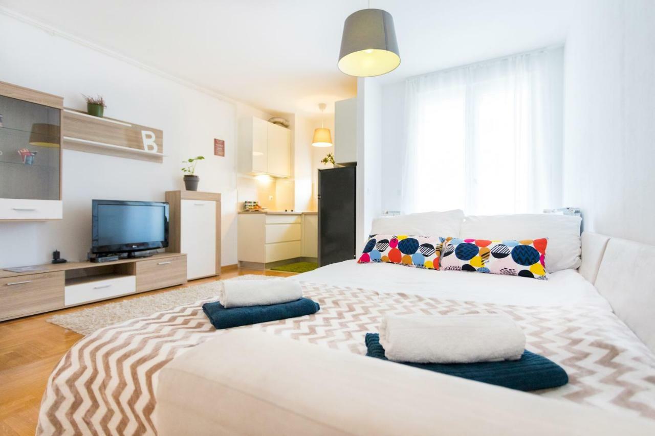 Cute And Sunny Studio In Zagreb With Balcony & Free Parking Buitenkant foto