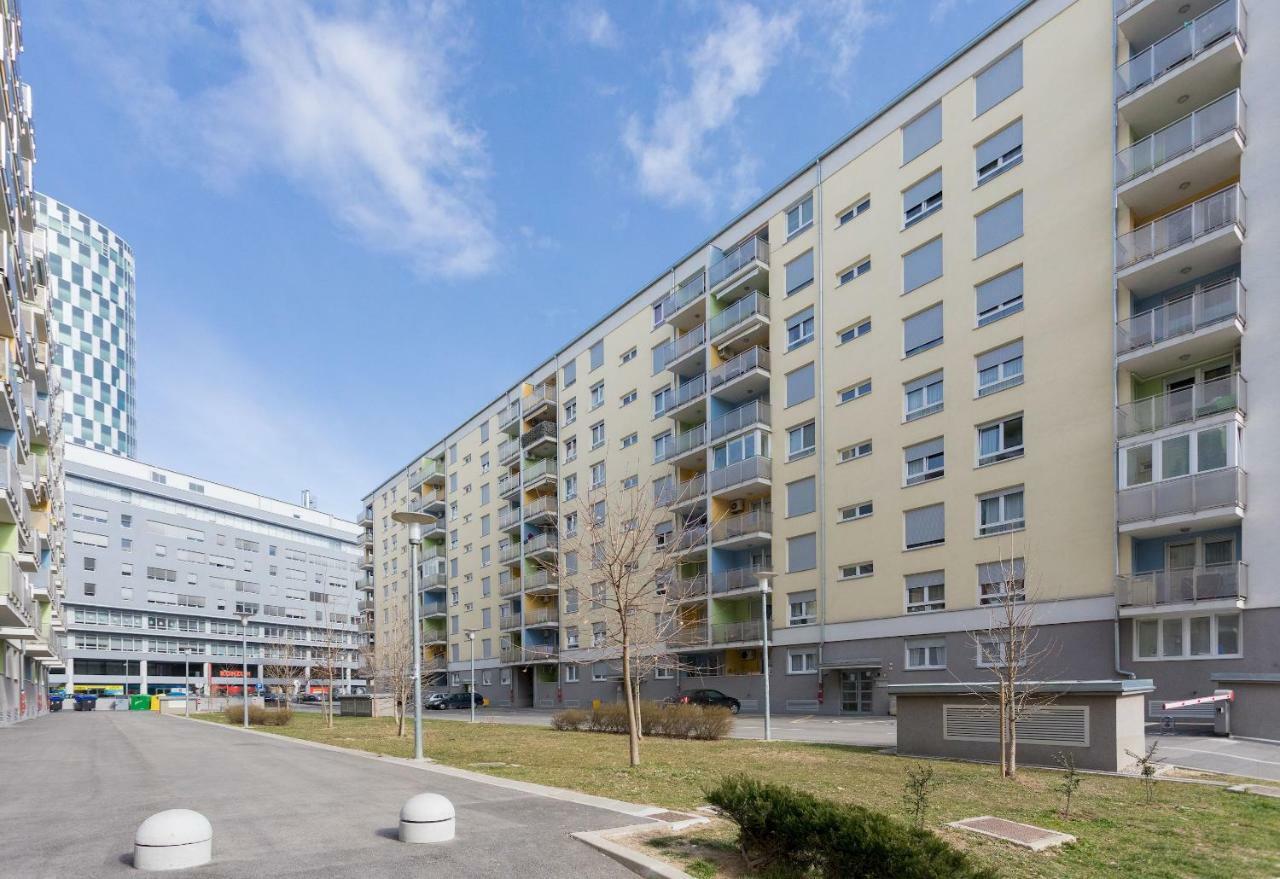 Cute And Sunny Studio In Zagreb With Balcony & Free Parking Buitenkant foto