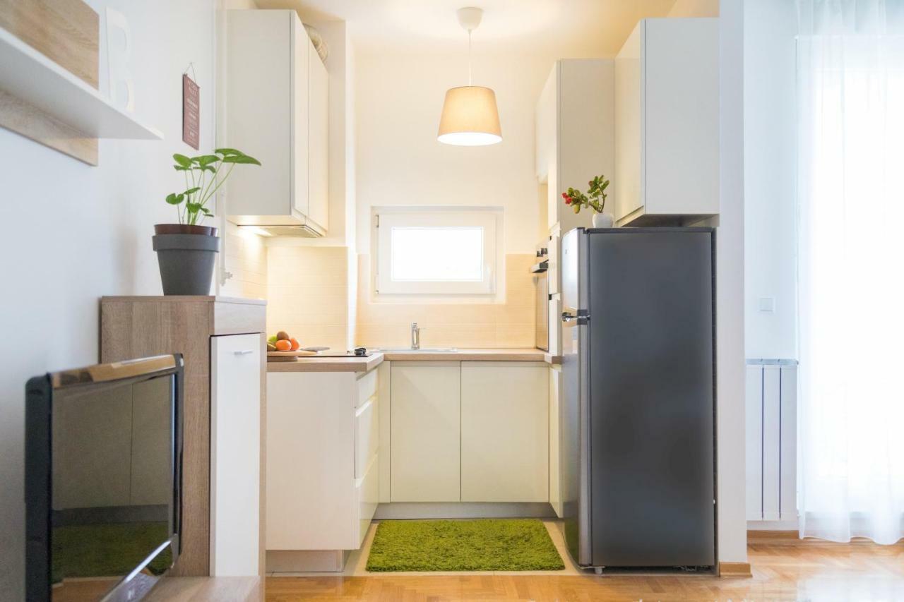 Cute And Sunny Studio In Zagreb With Balcony & Free Parking Buitenkant foto