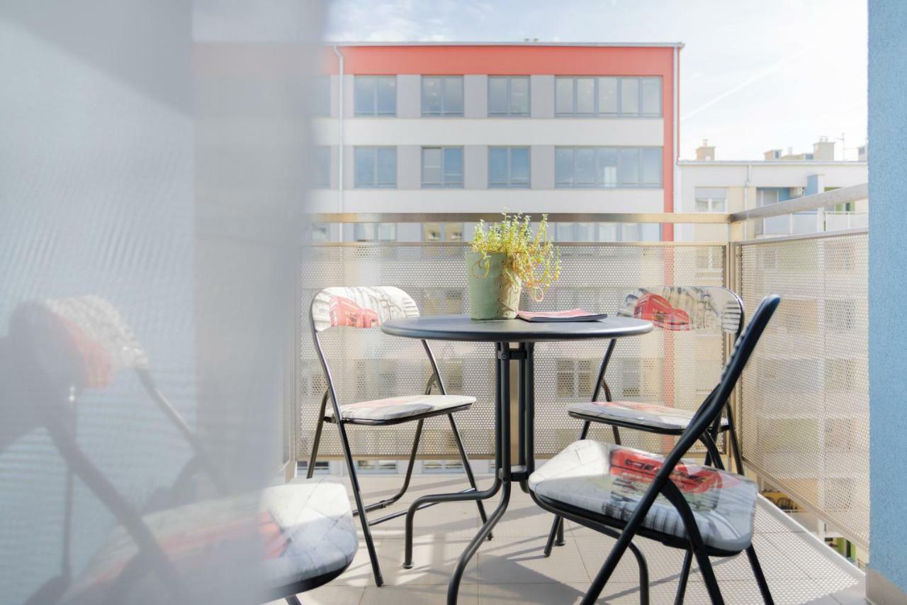 Cute And Sunny Studio In Zagreb With Balcony & Free Parking Buitenkant foto