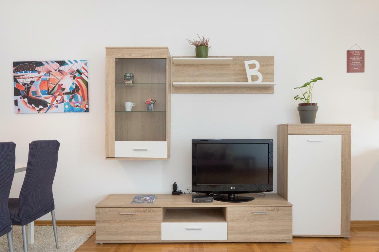 Cute And Sunny Studio In Zagreb With Balcony & Free Parking Buitenkant foto